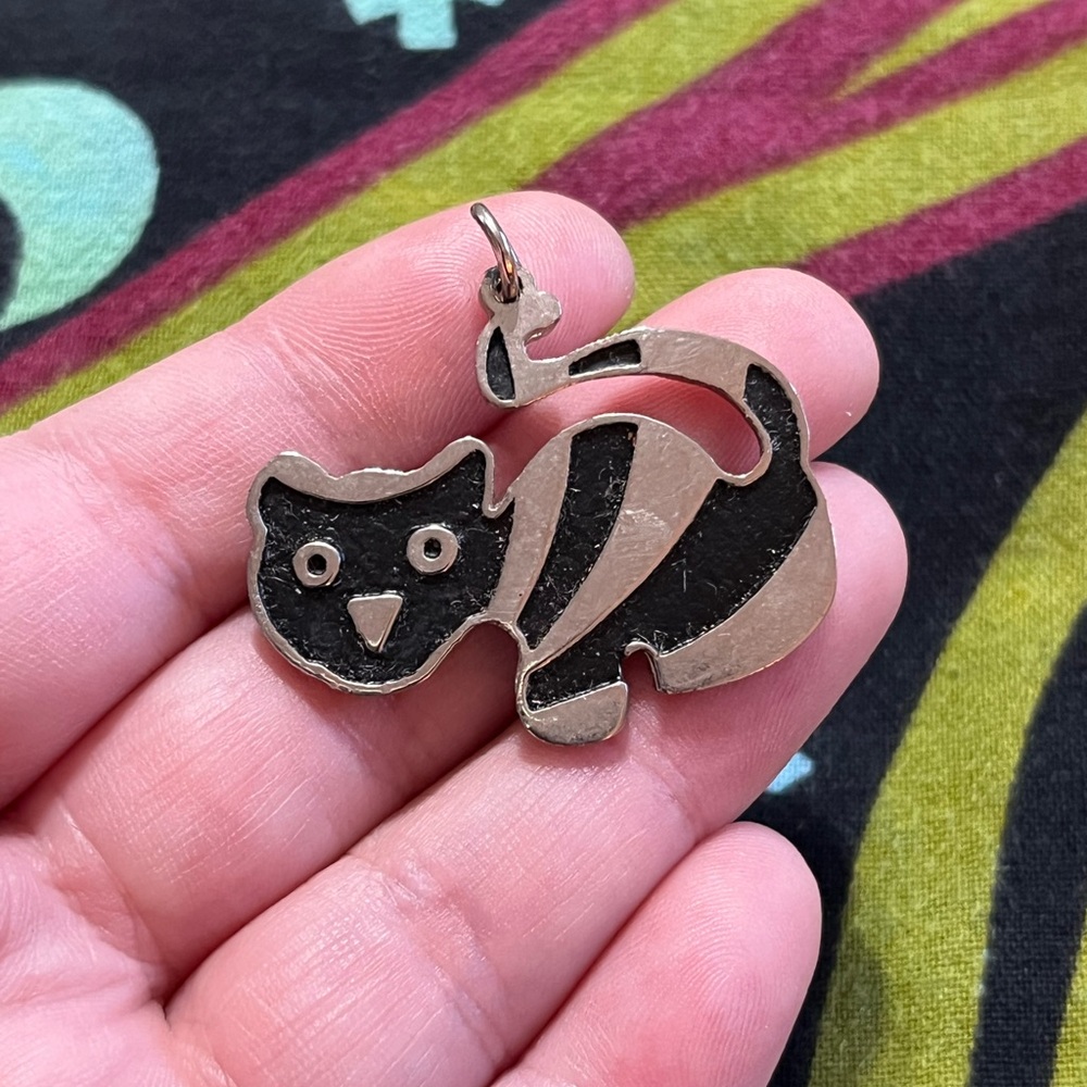Vintage Whimsigoth Striped Cat Silver Tone Metal Costume Jewelry Pendant